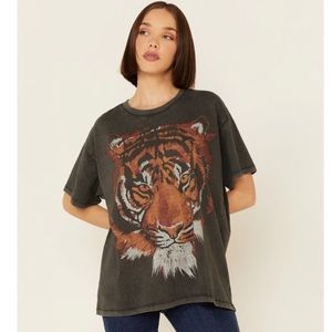 Wrangler tee with tiger graphic..